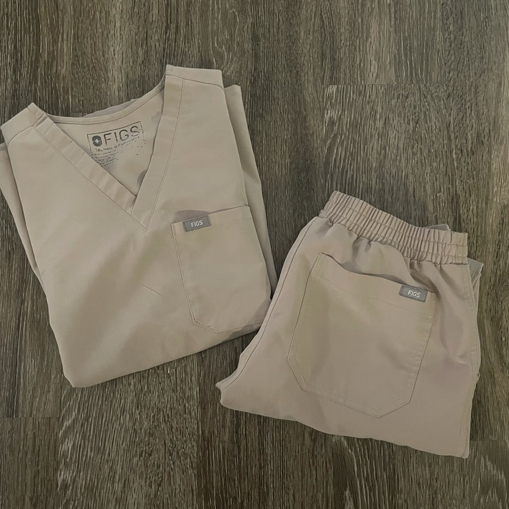 FIGS Boulder Tan Set Bottoms/ Top Scrub XXS